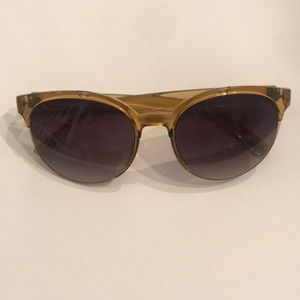 Steve Madden woman’s sunglasses SM875194 Nude Preowned